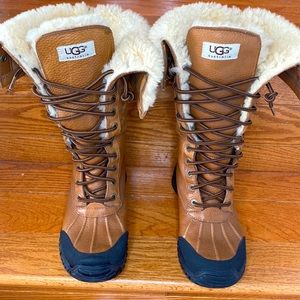 Adirondack UGG Size 5 (or child size 3) barely worn in excellent condition